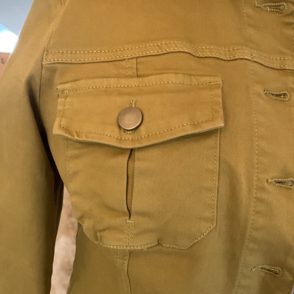 KUT from the kloth Kara jacket color is thyme size XL model size 10 - Picture 10 of 13